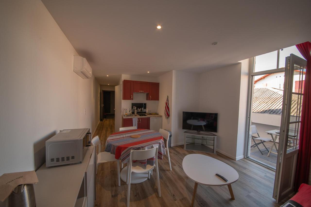 Du Large Apartment Bayonne Exterior photo